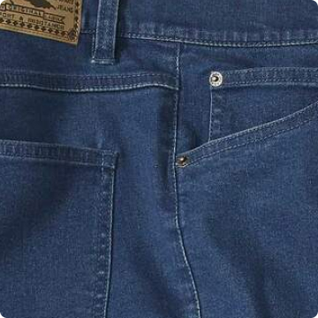 les jeans de couleur bleus
